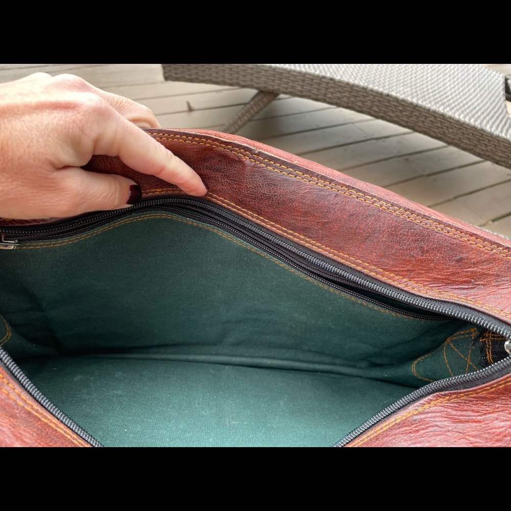 Vintage leather satchel from India - Picture 10 of 12